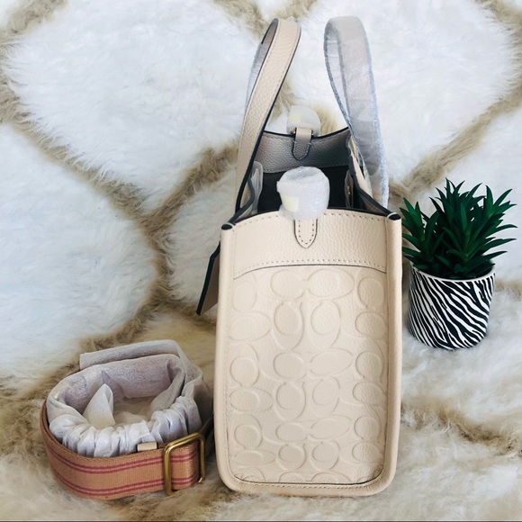 100% Authentic Brand New Coach Field Tote 22 C4829 In Signature Leather, Ivory - Picture 9 of 15